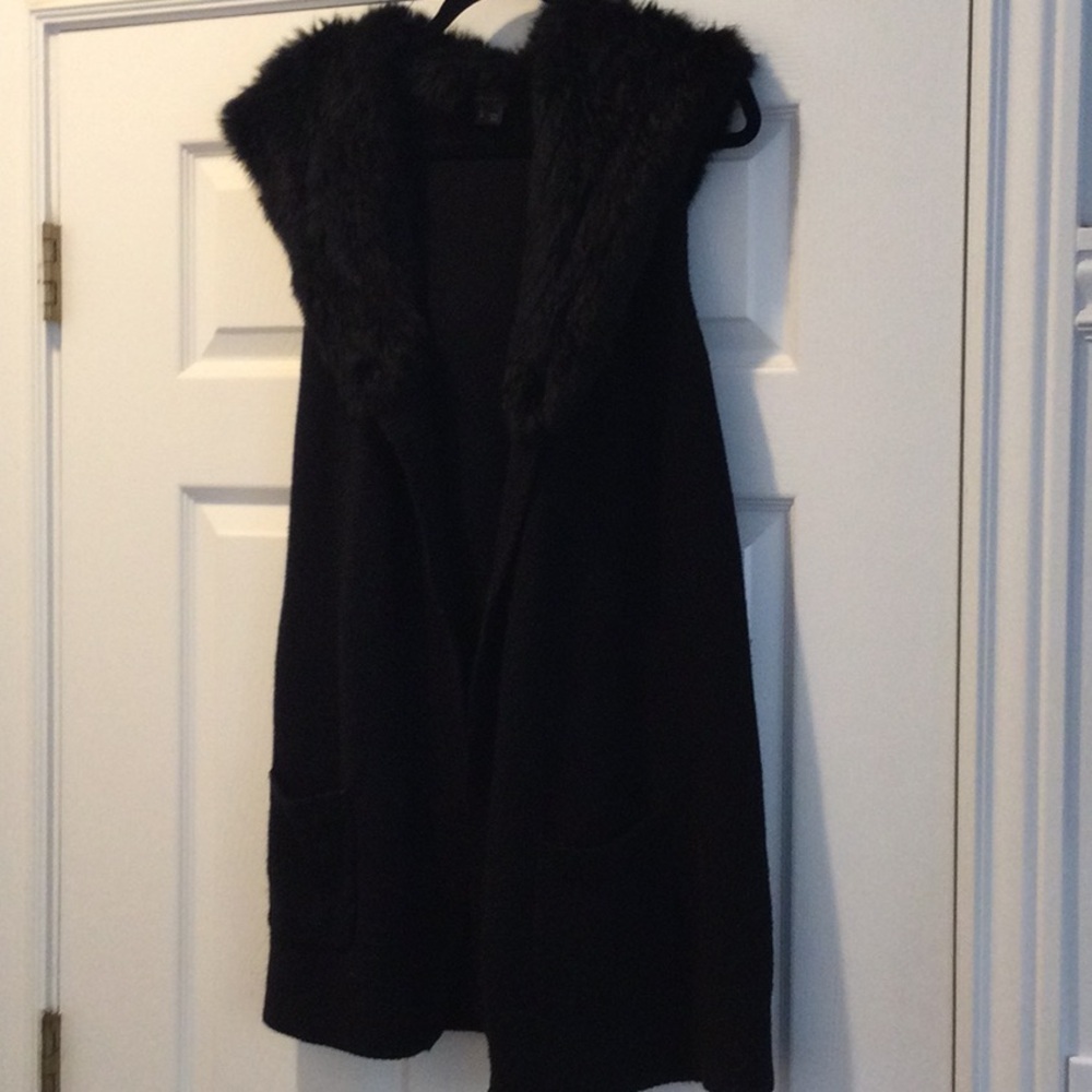 Theory sweater vest with rabbit collar detail
